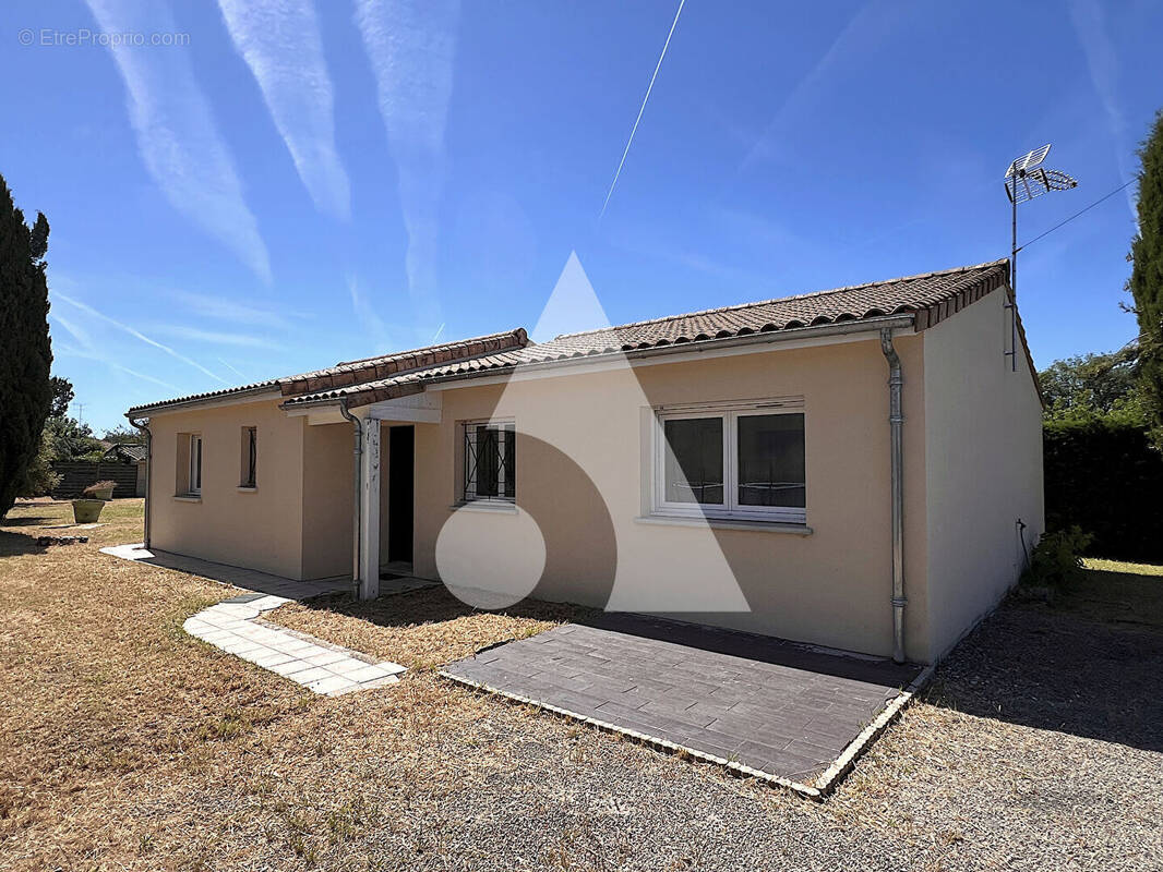 Maison à COUTRAS