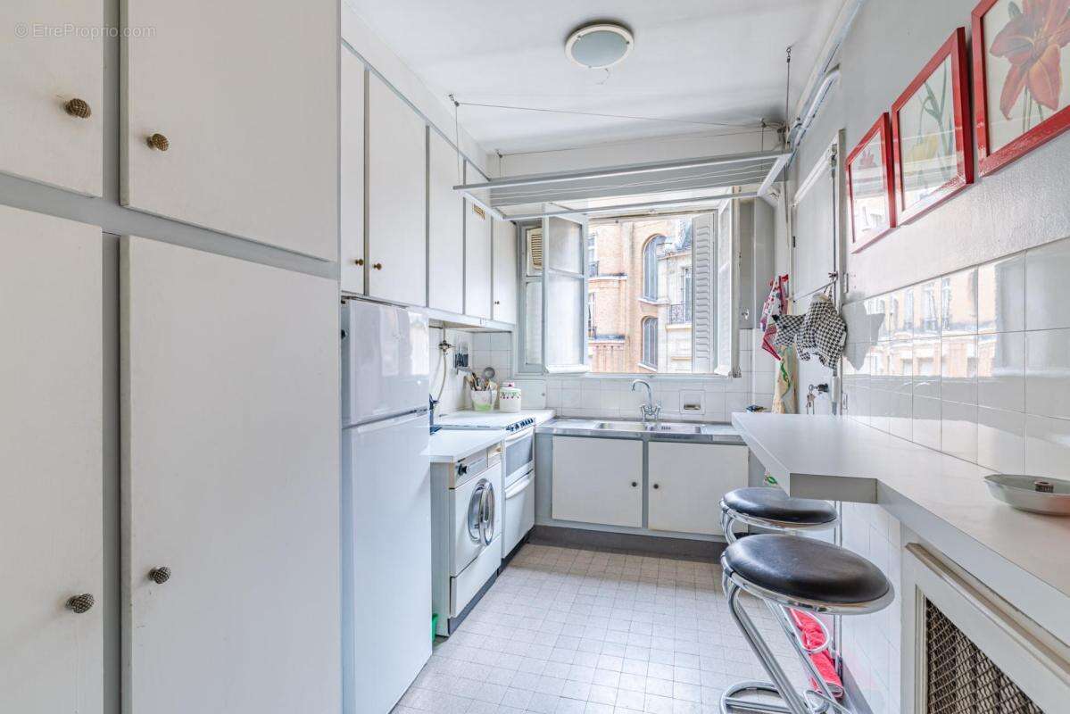 Appartement à PARIS-16E