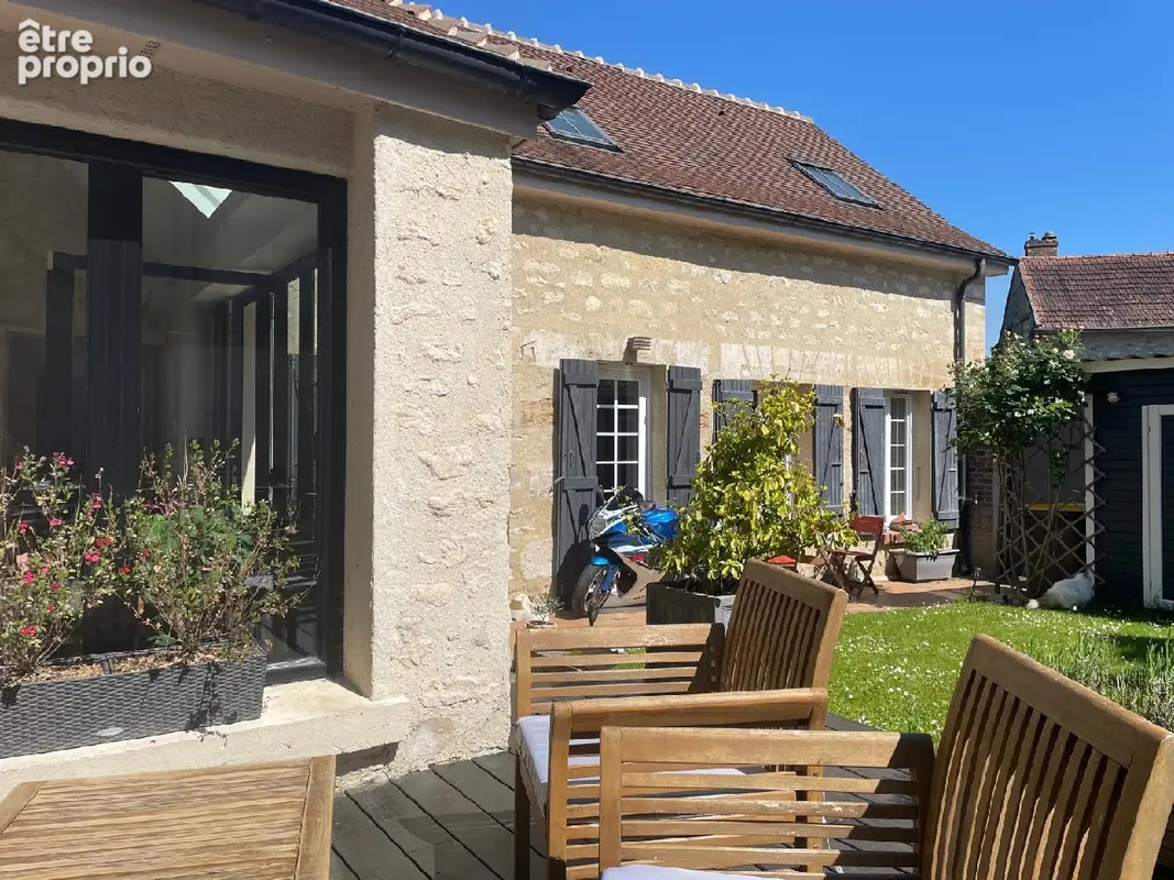 Maison à VALLANGOUJARD