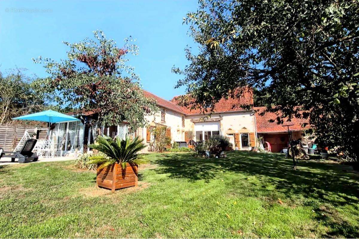 Maison à CHASSIGNOLLES