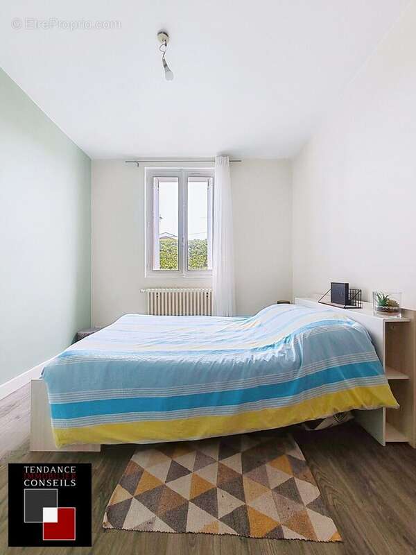 chambre 1 - Maison à JASSANS-RIOTTIER