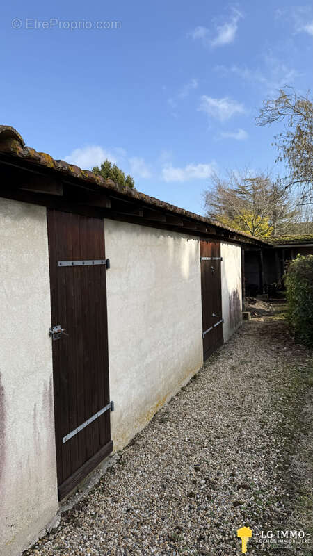 Maison à BRIE-SOUS-MORTAGNE