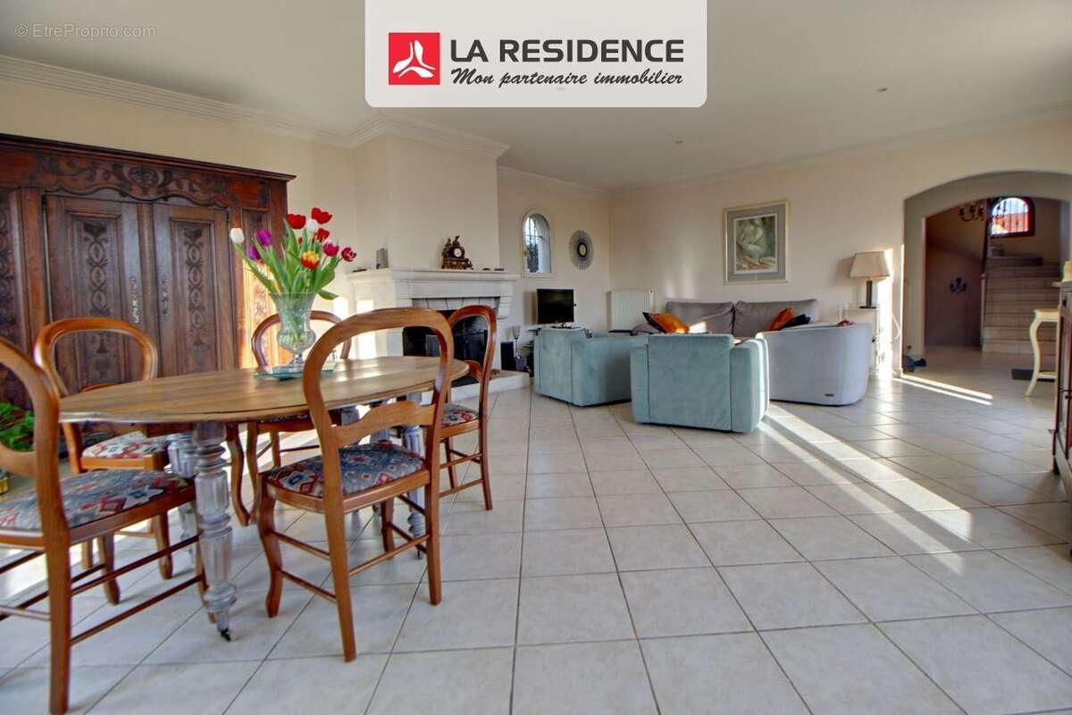 Maison à MEZY-SUR-SEINE