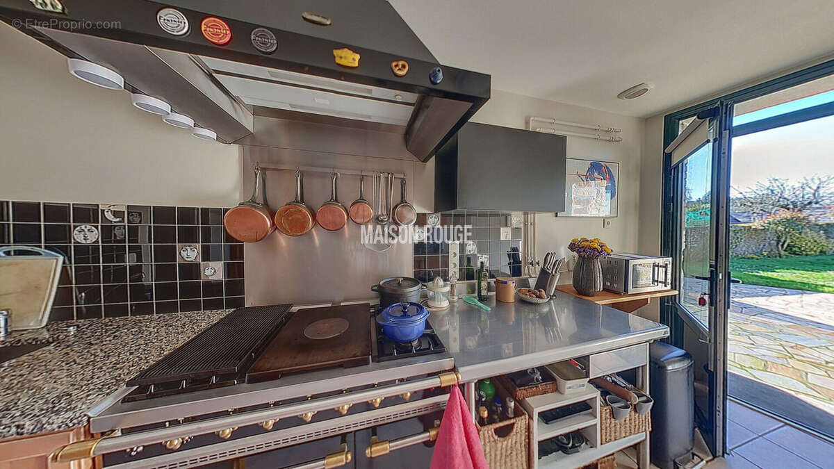 Maison hyper centre ville avec beau jardin arboré, suite parentale et cuisine de chef au coeur de Lamballe - photo 13