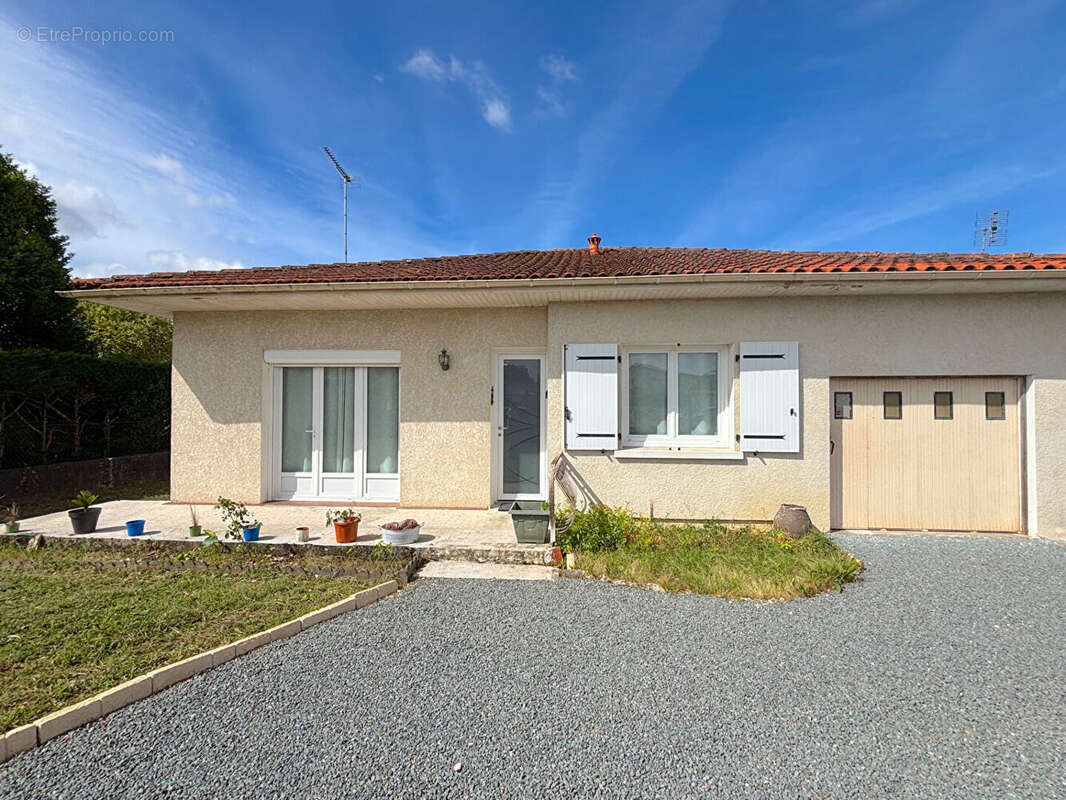 Maison rénovée 3 pièces à vendre à Saujon, proche gare et commerces - photo 9