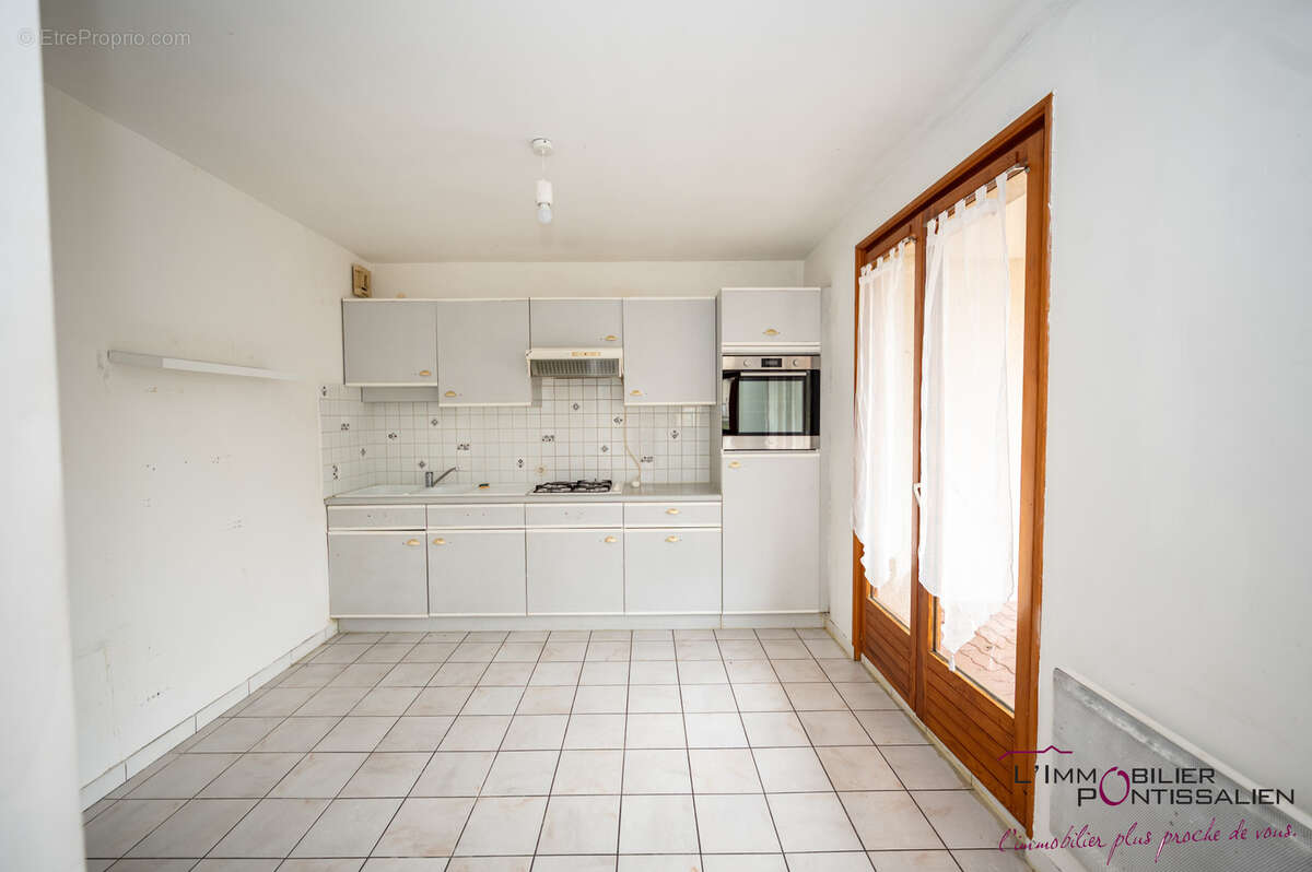 Appartement rez-de-chaussée Type 2 Rochejean centre village - photo 6