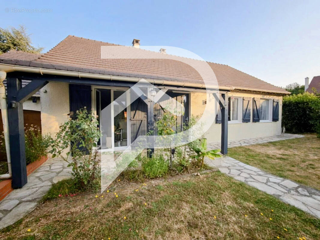 Maison 6 pièces 101 m² · à Andeville · 101 m² · 299 900 €