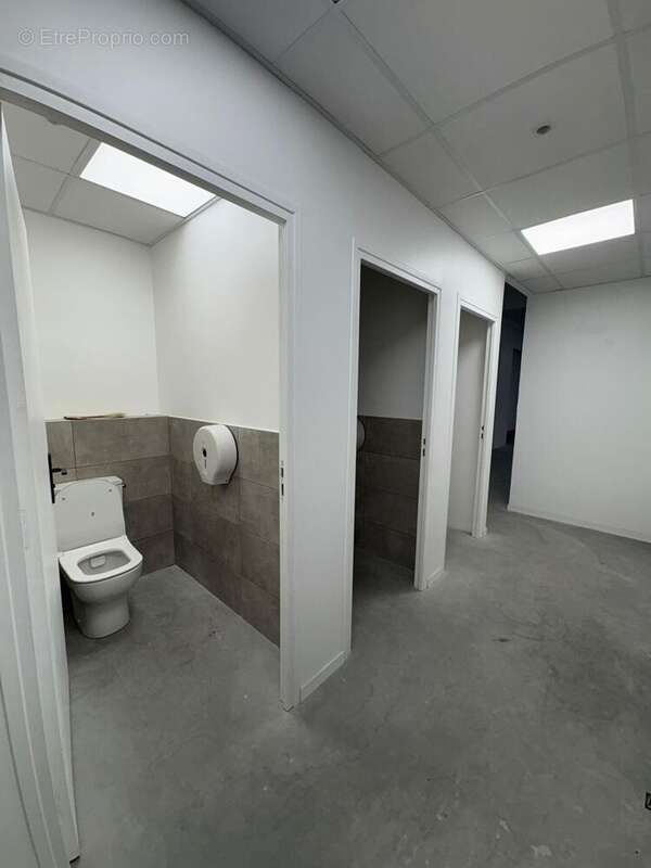 Photo 6 - Commerce à PANTIN