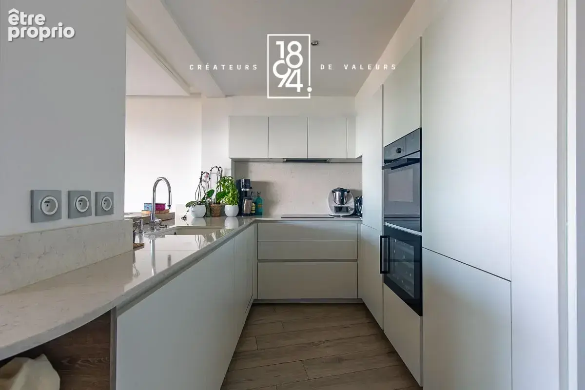 Appartement entièrement rénové de type 2 de 53m2 - Terrasse - Vue mer - Cave - Secteur Fontsainte - photo 11