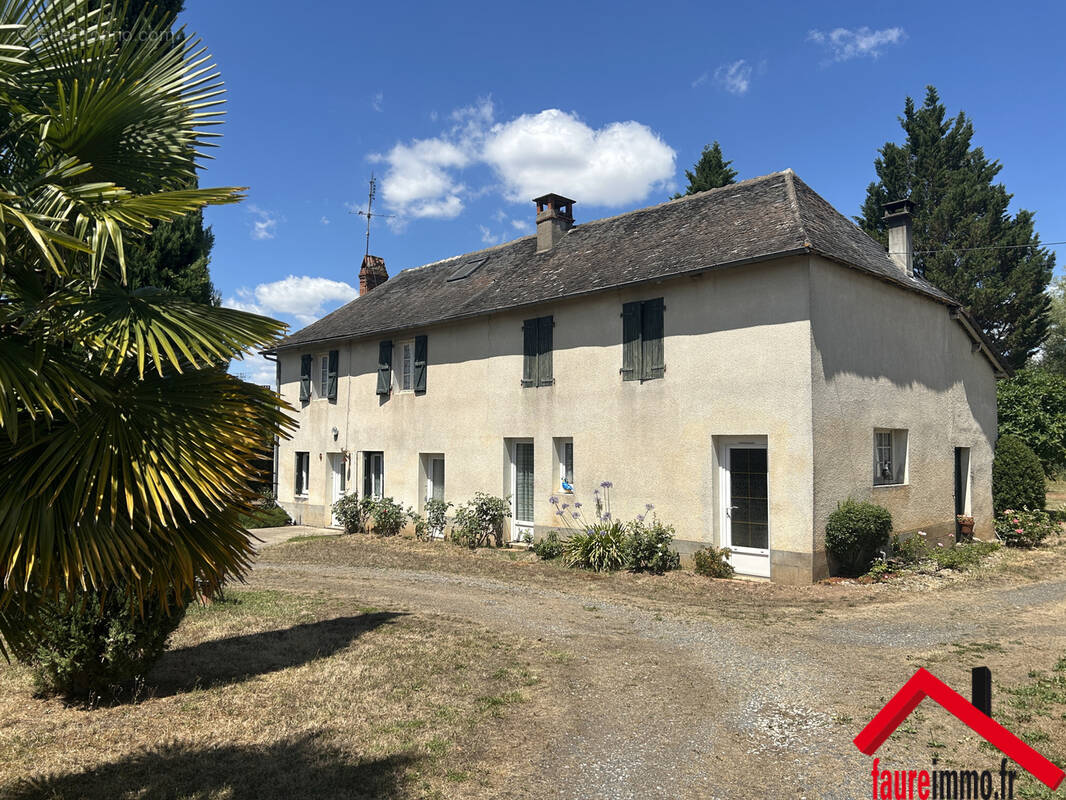 Maison à MANSAC