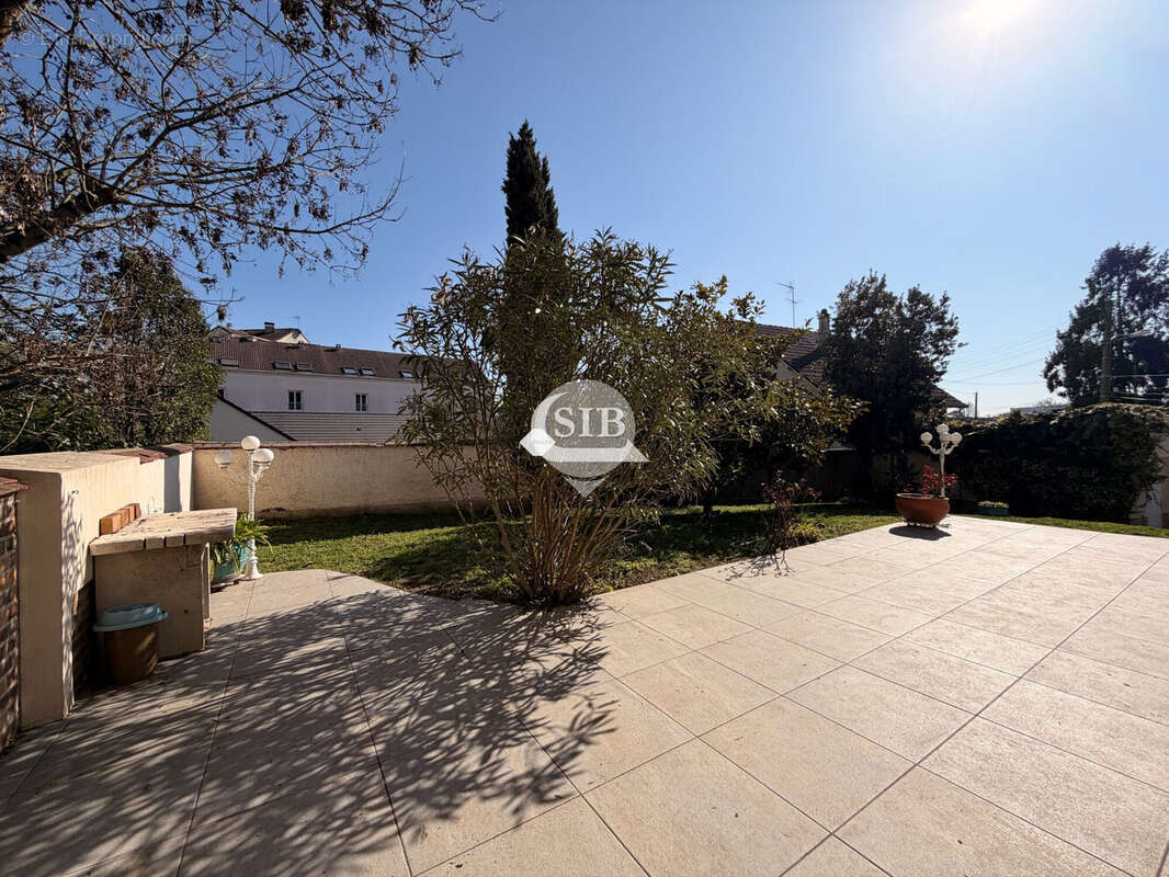 Maison à LA VILLE-DU-BOIS