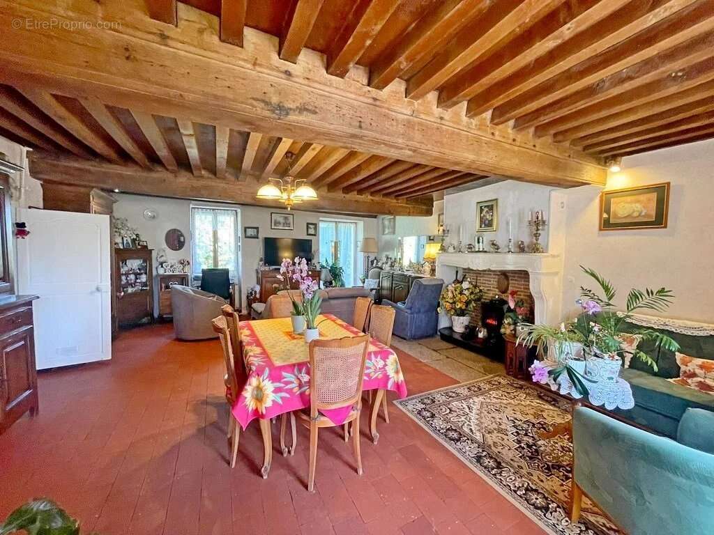Maison à QUARRE-LES-TOMBES