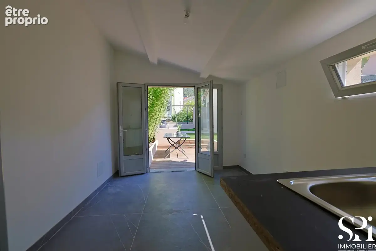 Maison de plain-pied avec piscine, jardin et garage — Toulon, quartier Sainte-Anne / Siblas - photo 24