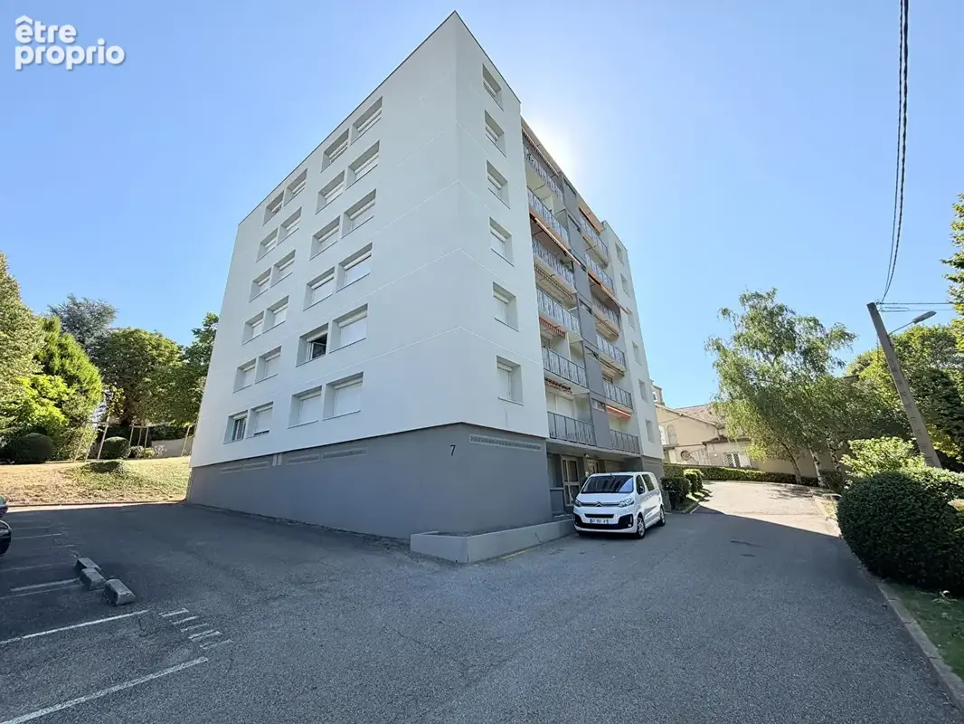 Appartement T4 de 83 m² avec garage et cave - À deux pas du Parc de l'Europe - Saint-Étienne - photo 8