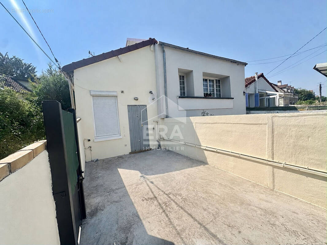 Maison à MENNECY