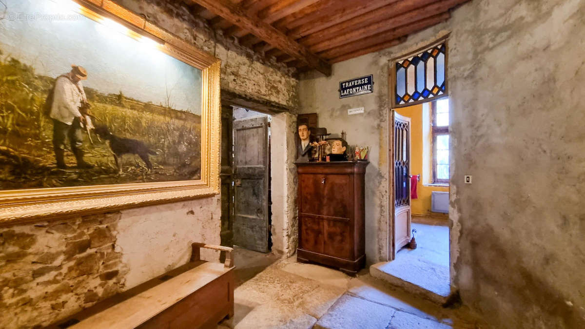 hall - Maison à BROUSSES-ET-VILLARET