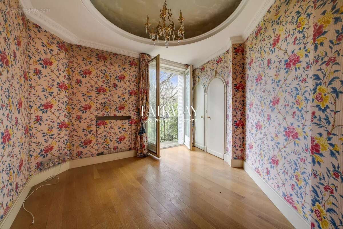 Appartement à PARIS-16E