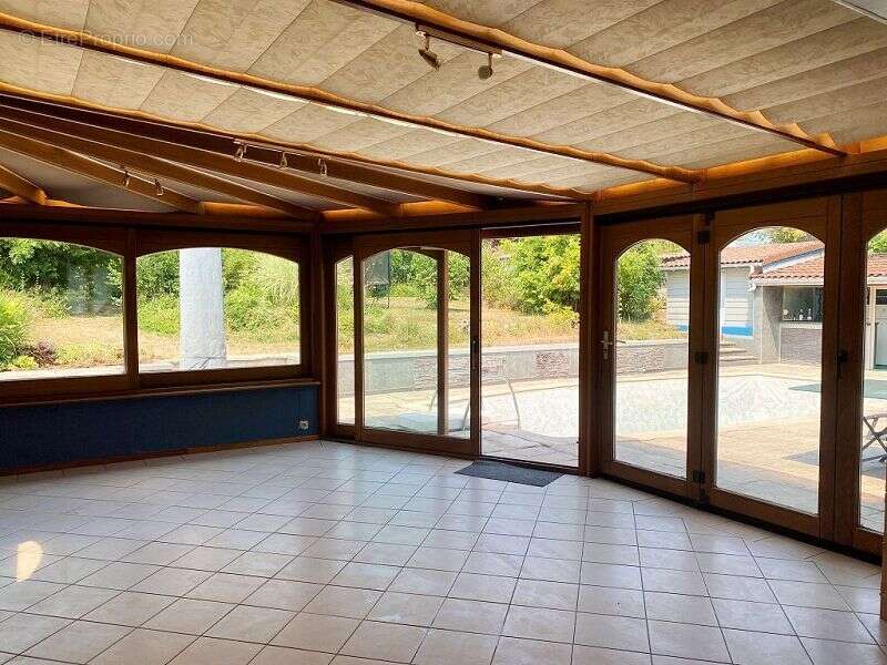 Maison 139 m² à Vaux-Devant-Damloup  - photo 2