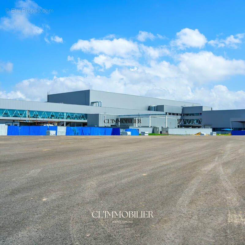 Terrain à SAINT-ETIENNE