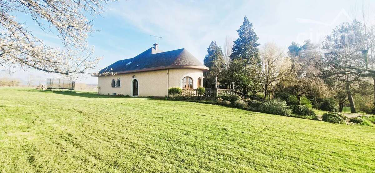 Propriété de caractère de 235 m² sur plus de 2 hectares – Un cadre d'exception aux portes de La Tour-du-Pin - photo 3