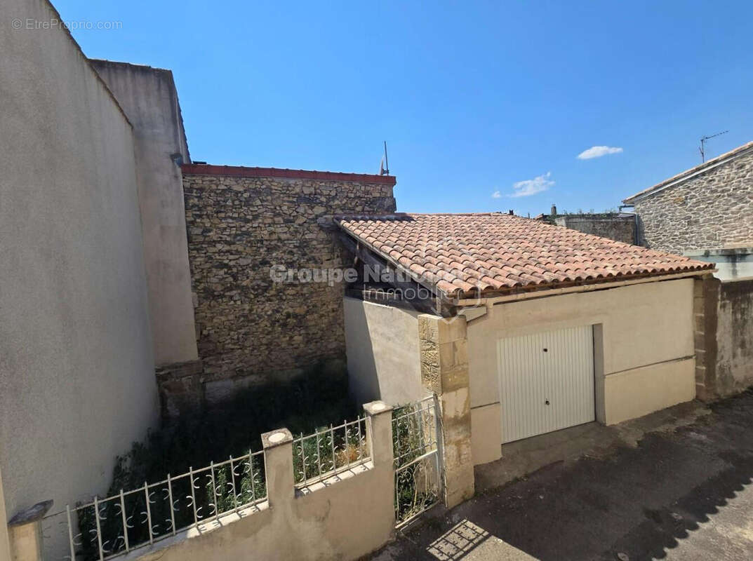 2 maisons avec jardinet et garage à Jonquieres Saint Vincent - photo 2