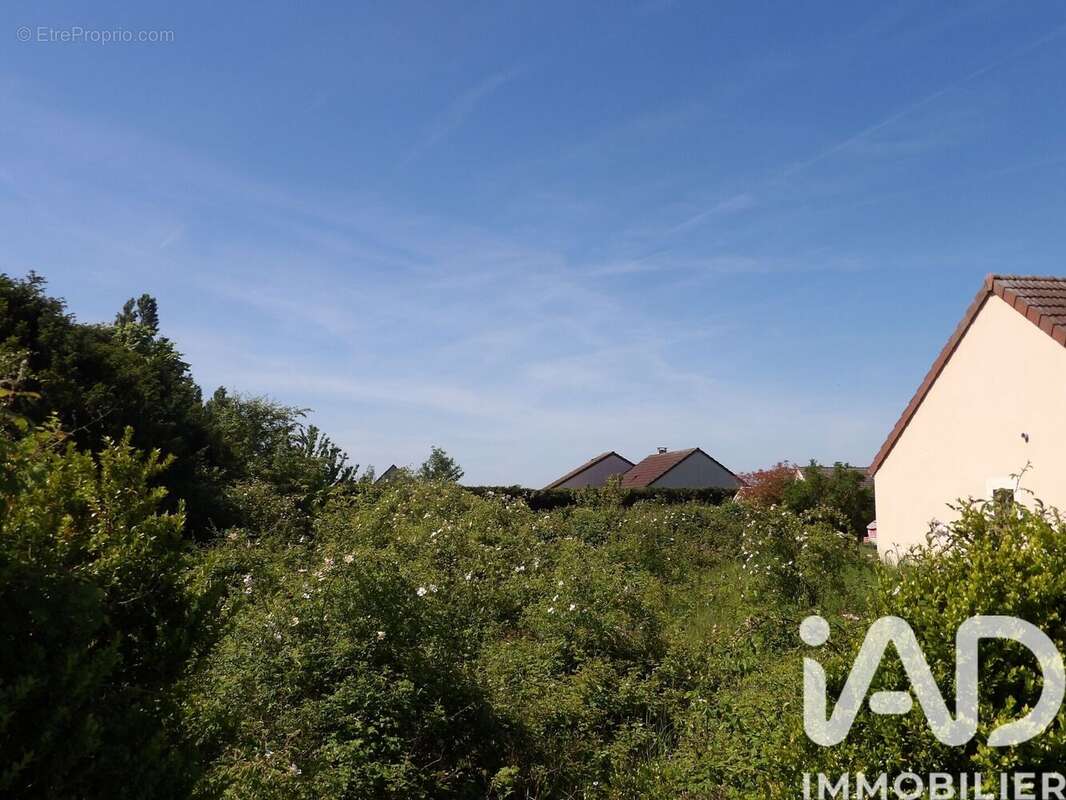 Terrain 584 m² à Theuville  - photo 2