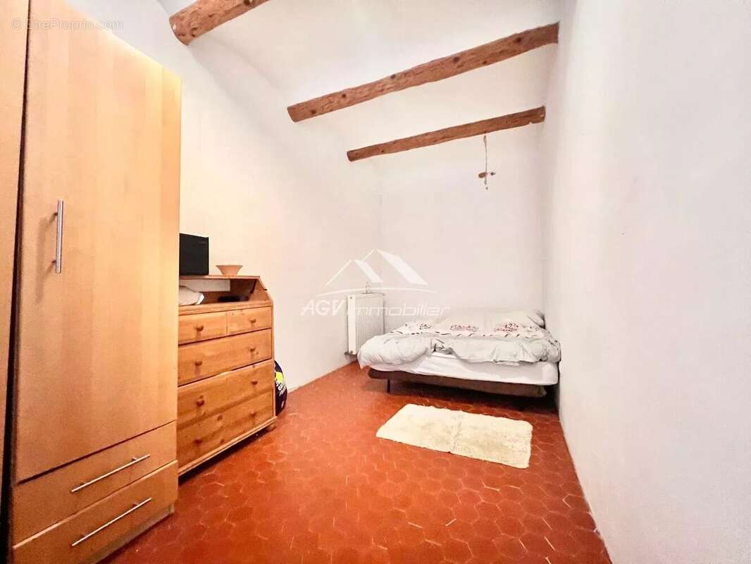 Appartement à VEZENOBRES