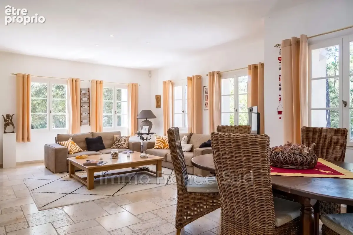 Maison 4 pièces 120 m² à vendre à Tourtour (83690) - photo 2