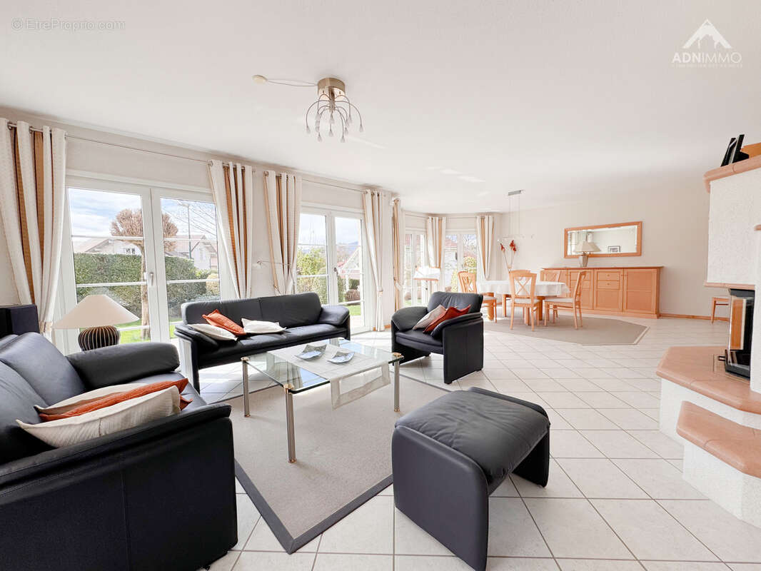 Maison à SAINT-GENIS-POUILLY