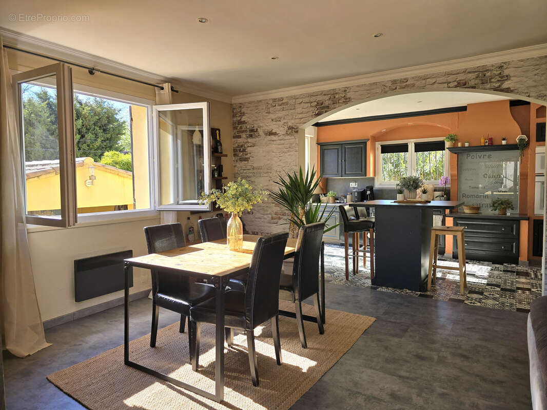 Maison à L'ISLE-SUR-LA-SORGUE