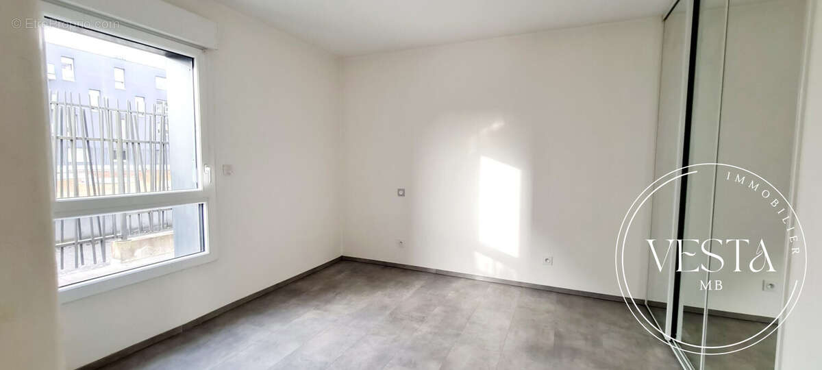 Chambre avec dressing - Appartement à DIJON