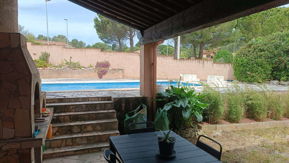 Maison à VILLEMOUSTAUSSOU