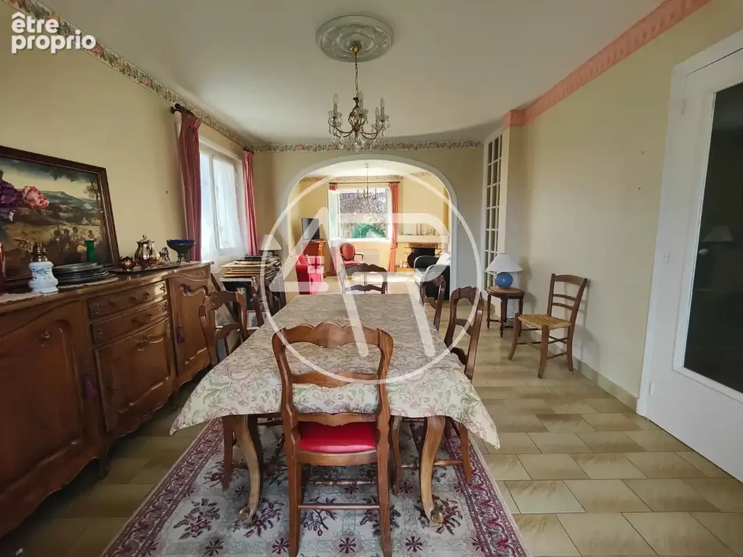 Belle maison familiale de plain-pied avec jardin arboré de plus de 1 000 m2 - photo 5