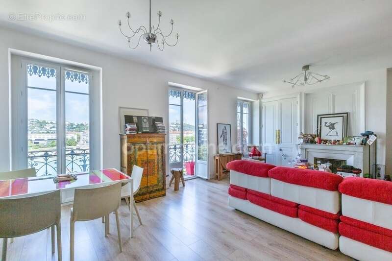 Lyon 7ᵉ – Duplex haussmannien d'exception sur les quais du Rhône – Vue panoramique sur Fourvière - photo 5