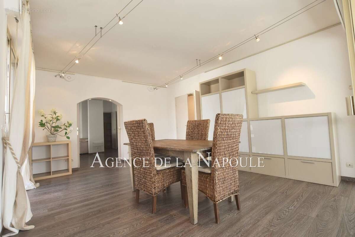 Appartement à MANDELIEU-LA-NAPOULE