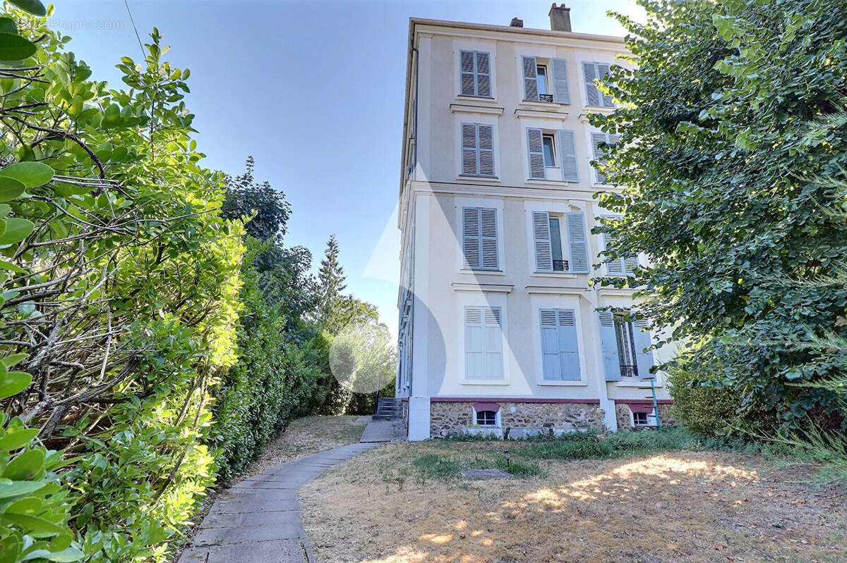 Appartement 3 pièces avec jardin - 1'mn GARE - photo 2