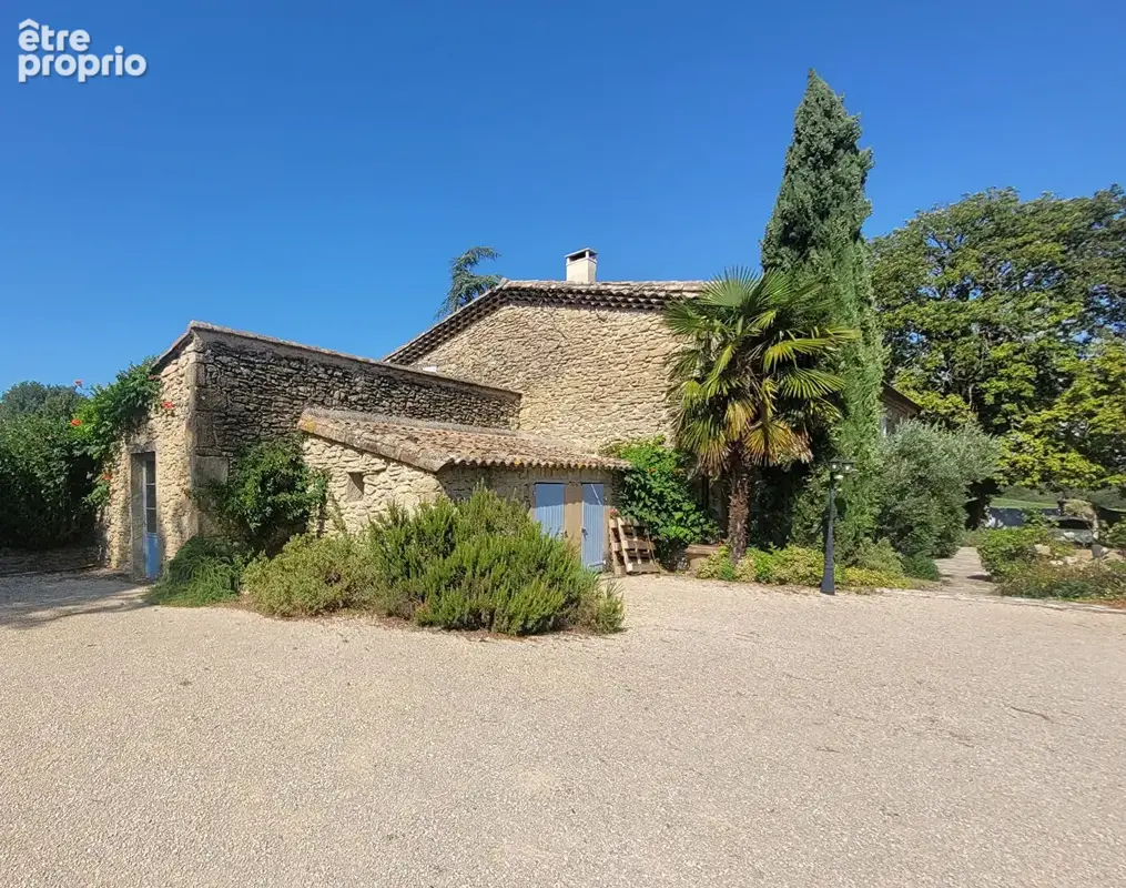 Propriété de charme en pierre avec gîte indépendant, piscine et vue exceptionnelle sur les 3 Becs - photo 3
