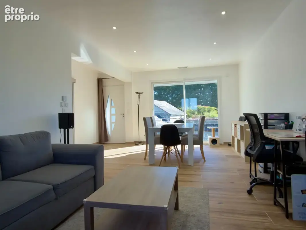 VIVY à 3 Km du Centre-bourg, Maison rénovée sur sous-sol aménagé de 160m² habitables avec garage et jardin - photo 5