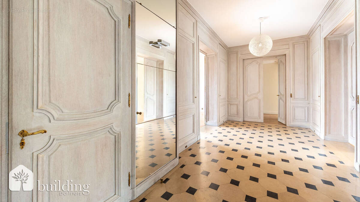 Porte Dauphine Paris 16ème - Appartement 5 pièces 167 m² avec 7 m² de balcon - photo 6
