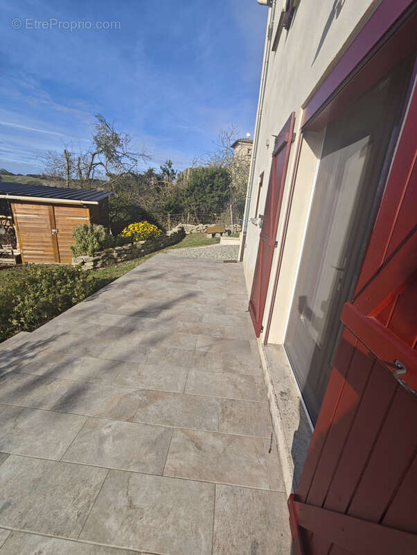 Maison à VILLENEUVE-LES-MONTREAL