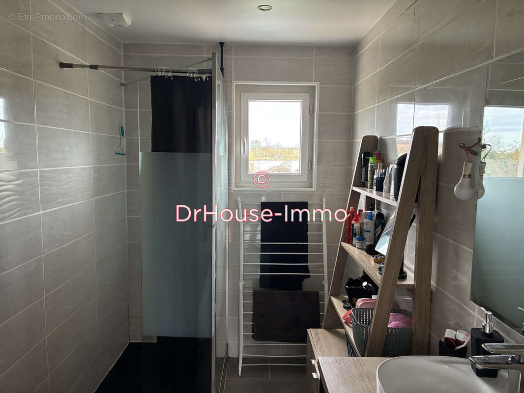 Maison à FONTAINE-LA-GUYON