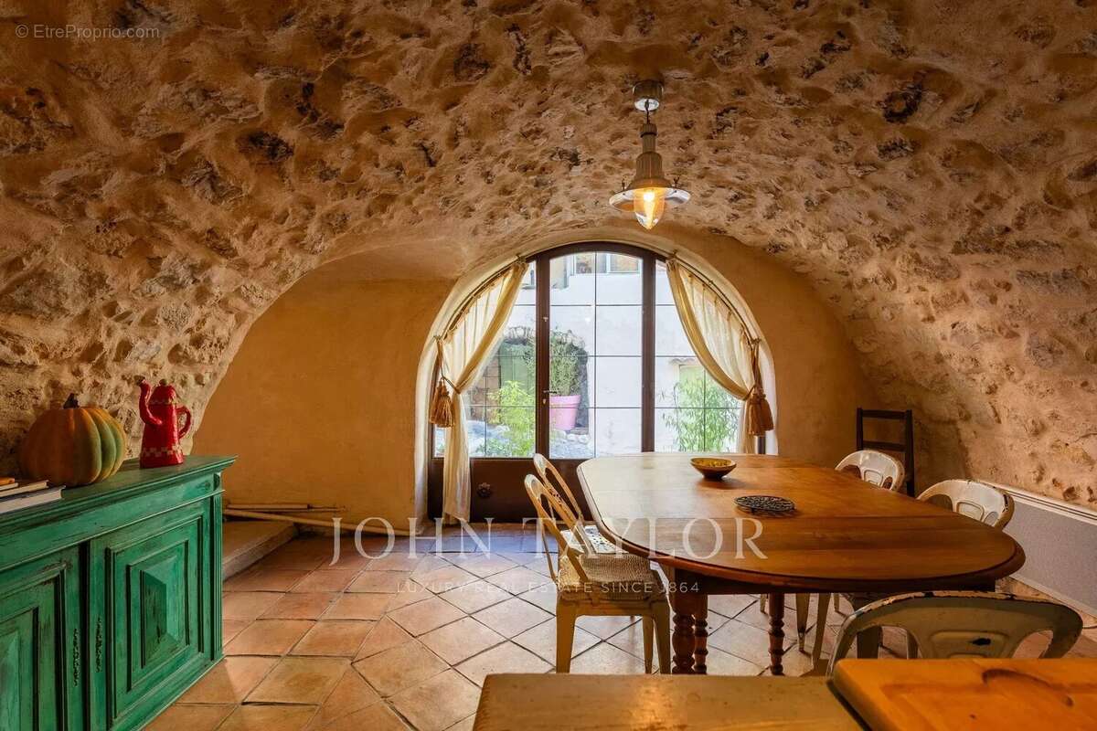 Maison à VENTABREN