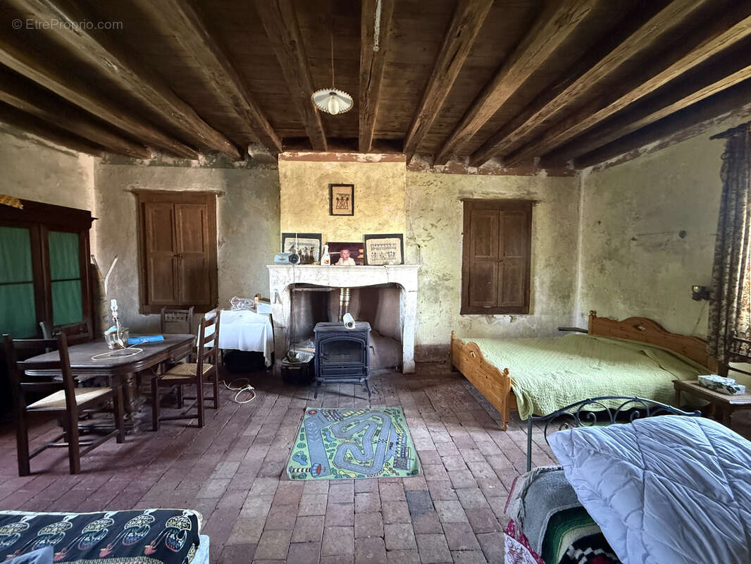 Maison à THAUVENAY