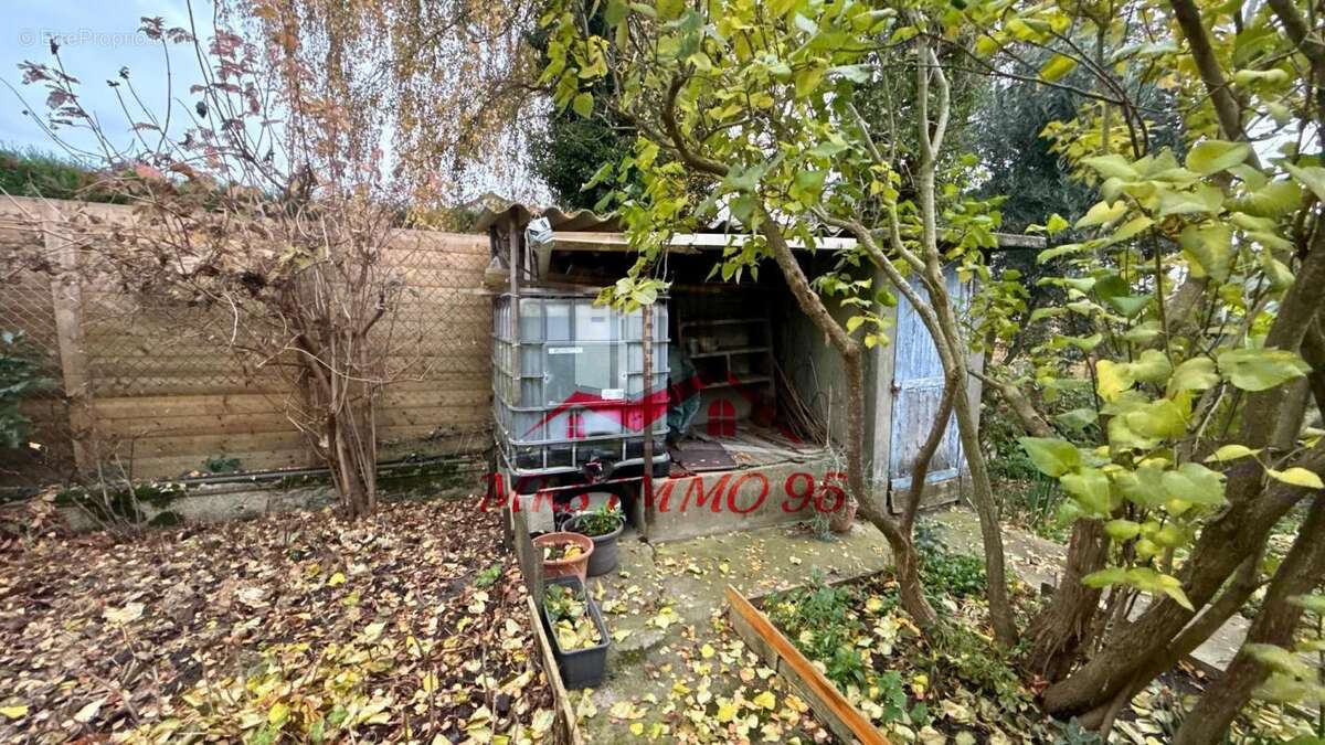 Terrain à FONTENAY-EN-PARISIS