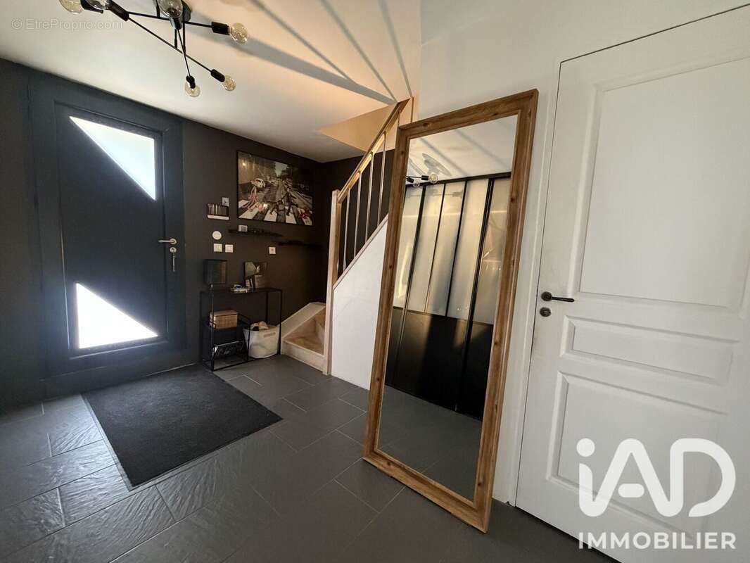 Maison 220 m² à Savas-Mepin  - photo 3