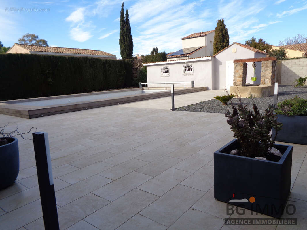 Villa F6/7 sur 1554 m2 de terrain avec garage et piscine - photo 14