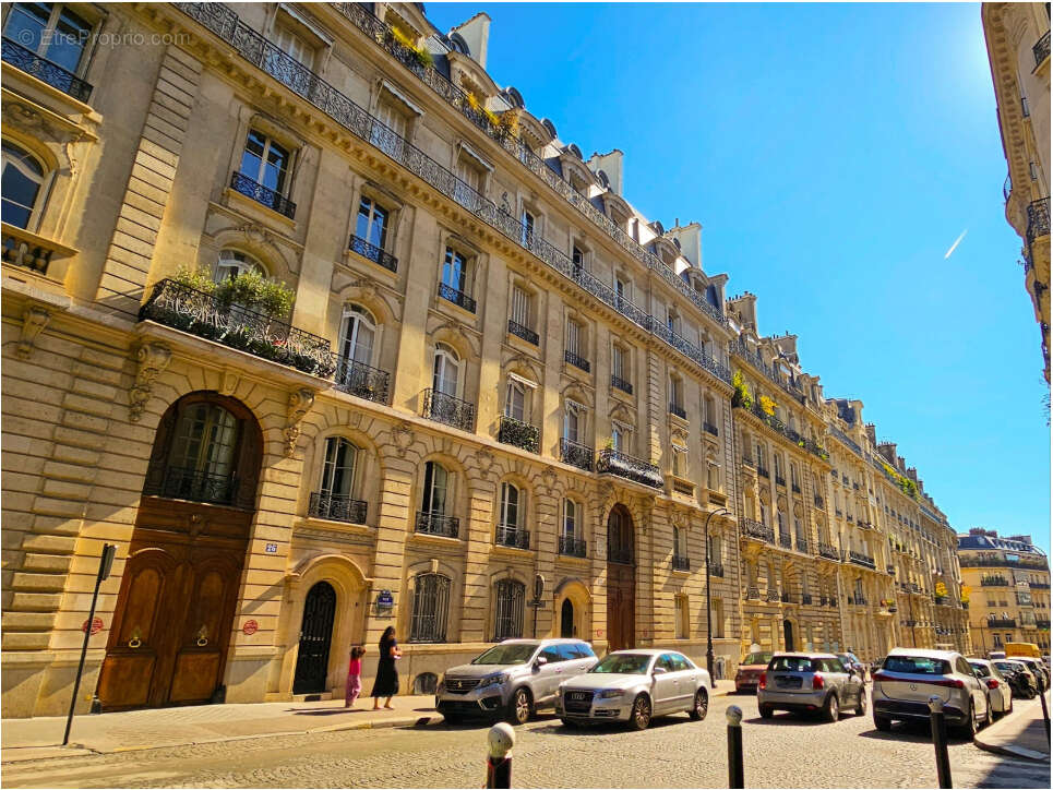 Appartement à PARIS-16E