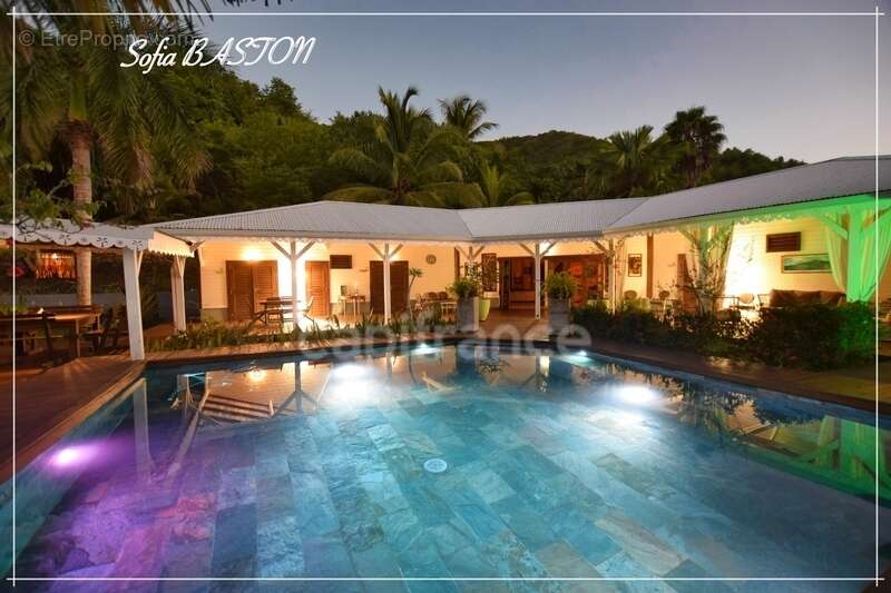 Maison à LES TROIS-ILETS