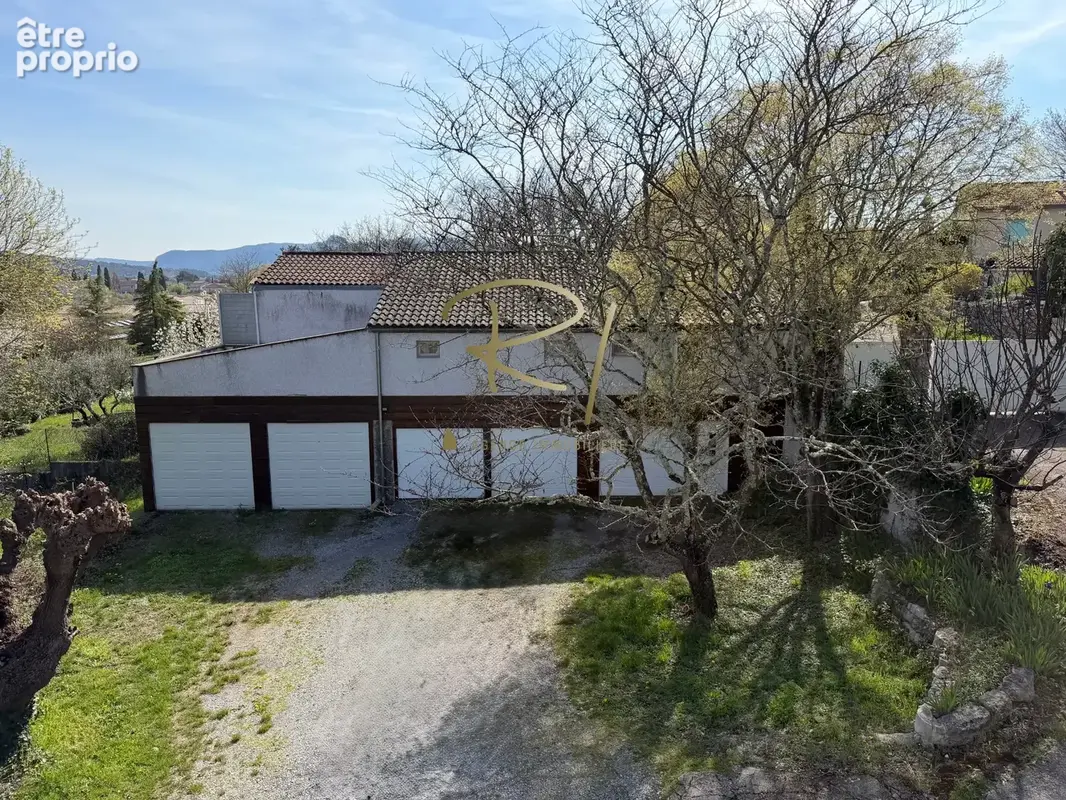 EXCLUSIVITE Maison de village avec 5 garages - photo 1