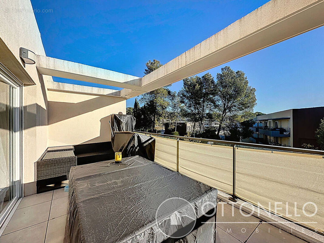 Appartement à ROQUEBRUNE-SUR-ARGENS